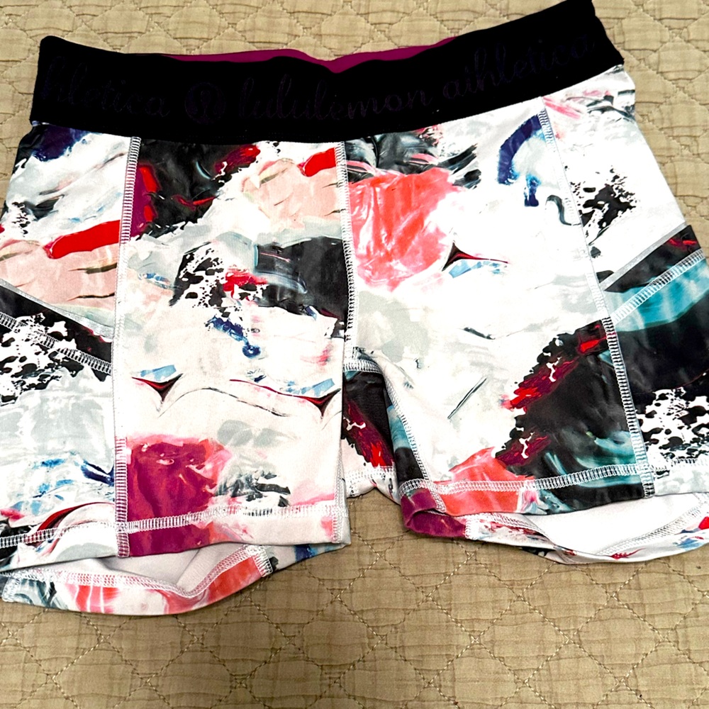 Lululemon spandex shorts with pockets, size 6